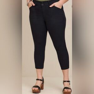 Torrid Size 18 Aviator Crop stretch Twill in classic Black  Never Worn